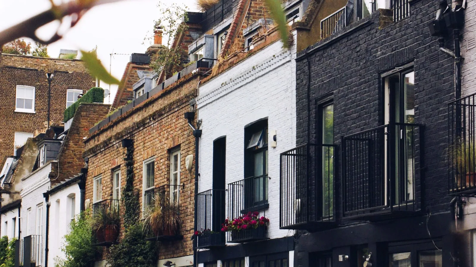 Is Selling to a Cash House Buyer Safe?